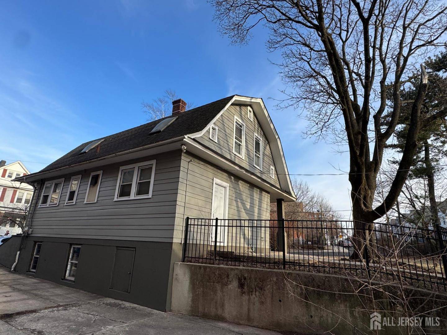New Brunswick, NJ 08901,86 Harvey ST