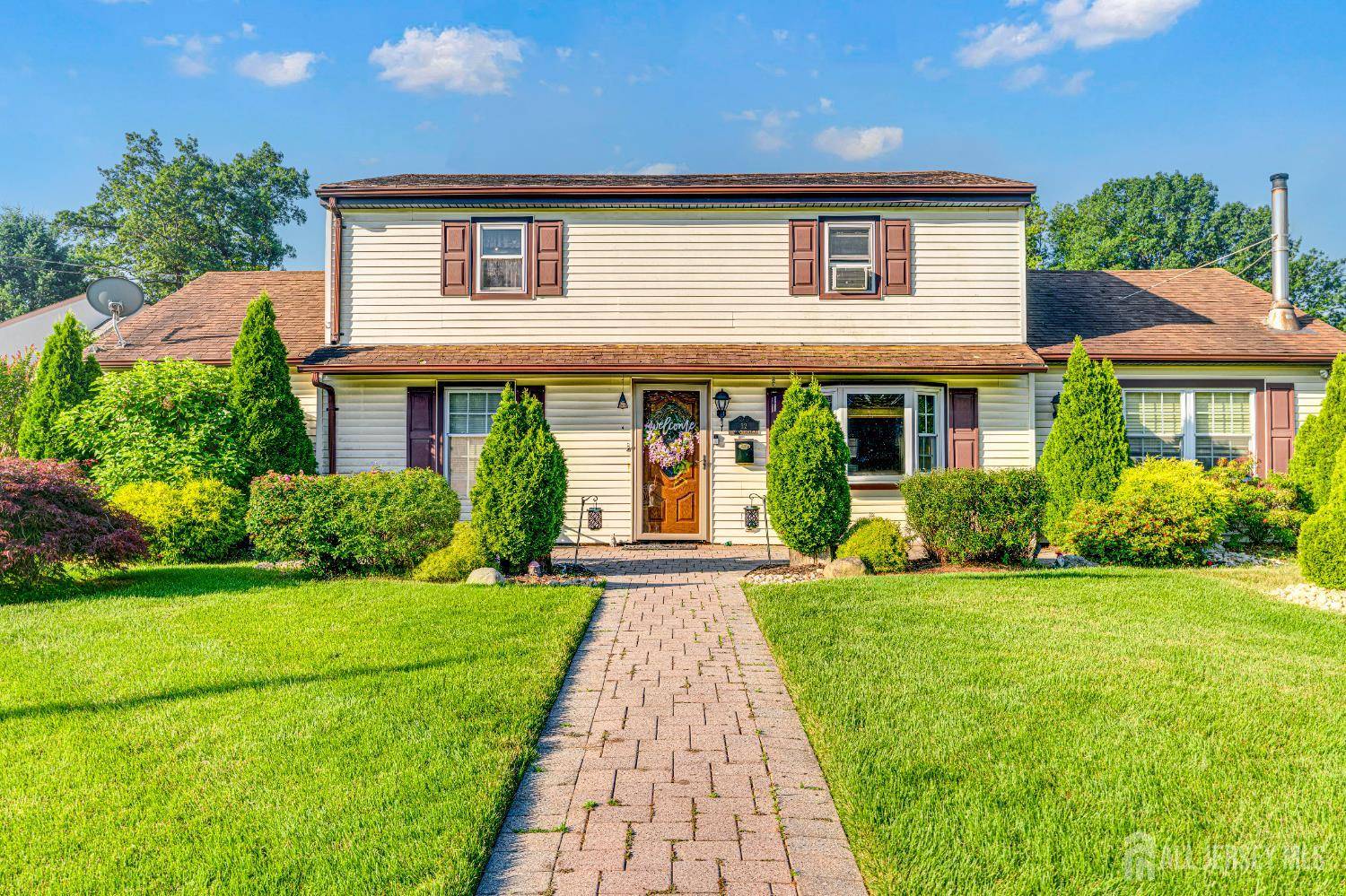 32 Glenville RD, Edison, NJ 08817