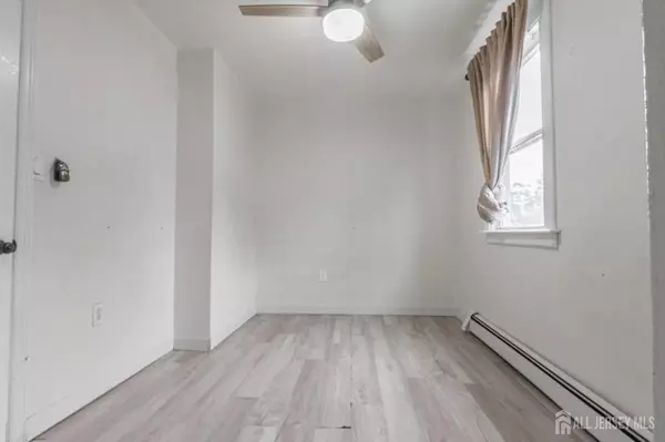Newark, NJ 07112,253 Goldsmith AVE #3