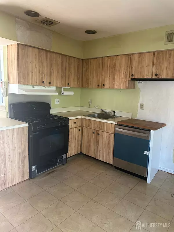 Edison, NJ 08837,30 Judson ST #8B