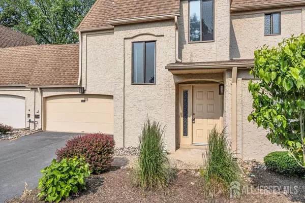 Edison, NJ 08820,4 Gate House LN