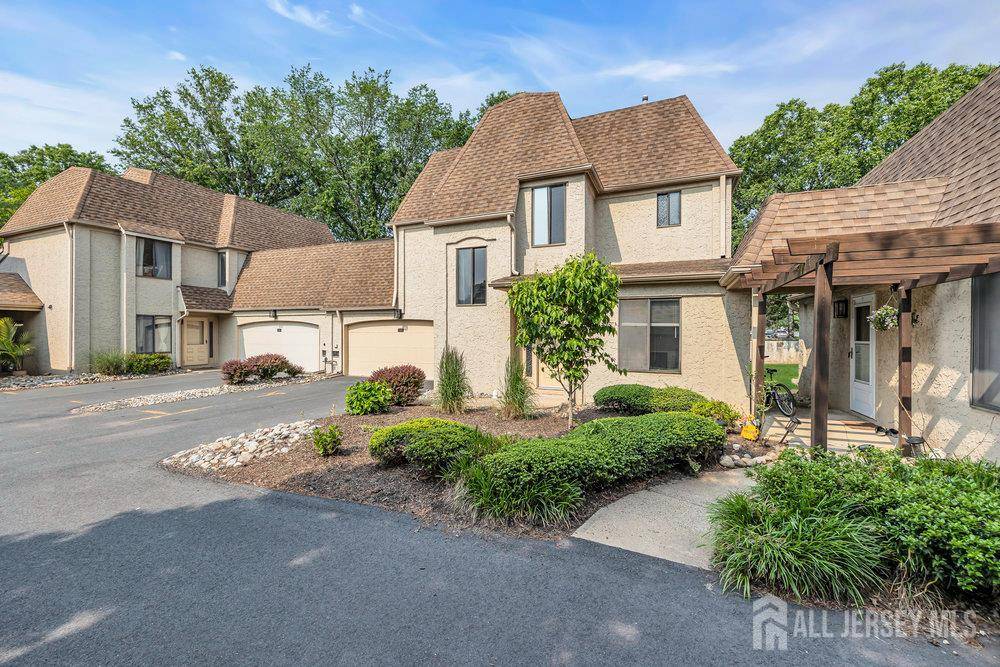 Edison, NJ 08820,4 Gate House LN