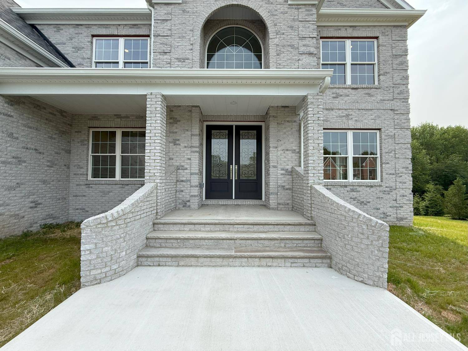 South Brunswick, NJ 08852,2 Joye LN