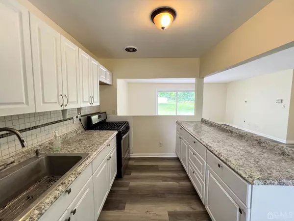 South Brunswick, NJ 08824,6 Poe CT