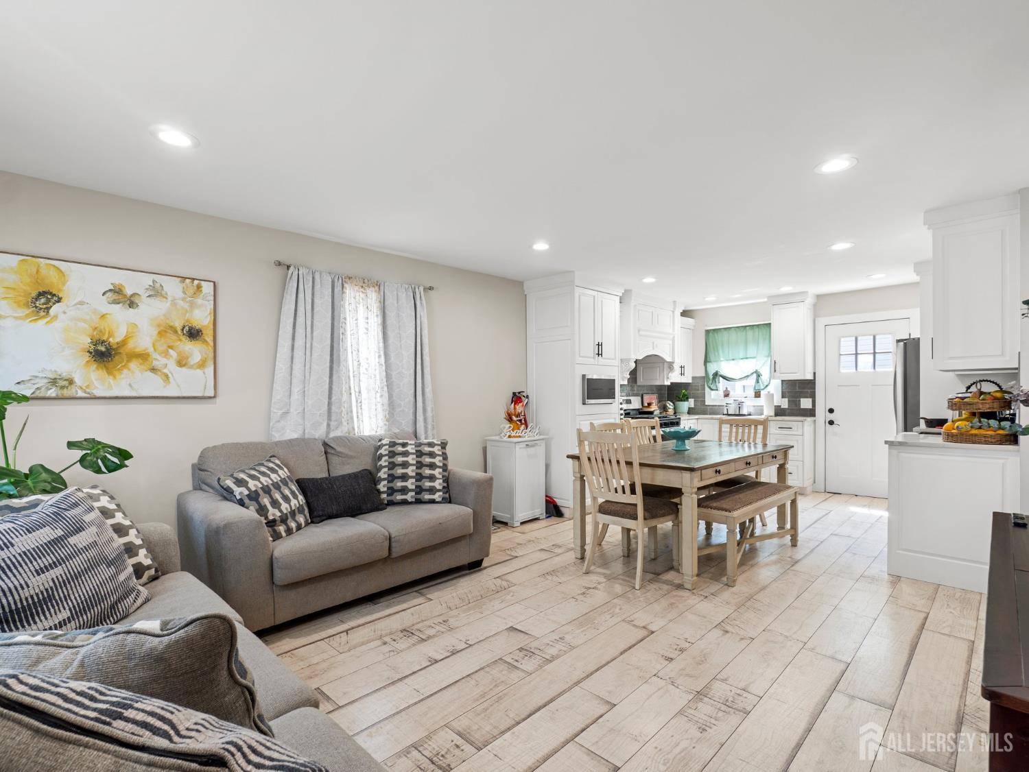 Hamilton, NJ 08610,19 wolf DR