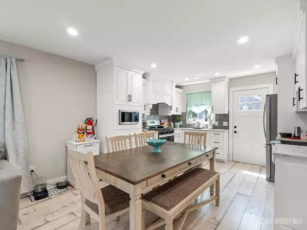 Hamilton, NJ 08610,19 wolf DR