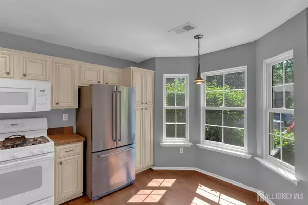 South Brunswick, NJ 08852,1111 Hickory CT