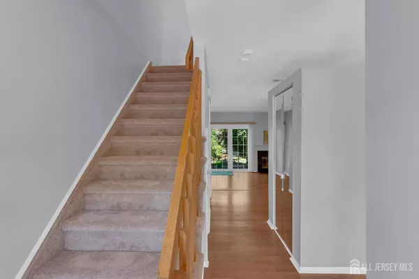 South Brunswick, NJ 08852,1111 Hickory CT