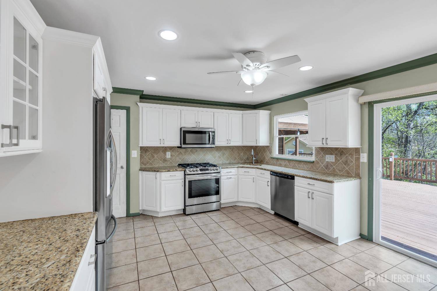 Edison, NJ 08817,27 Brookside RD