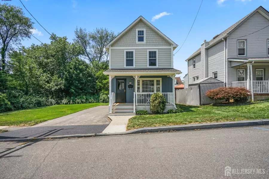 39 Embroidery ST, Sayreville, NJ 08872