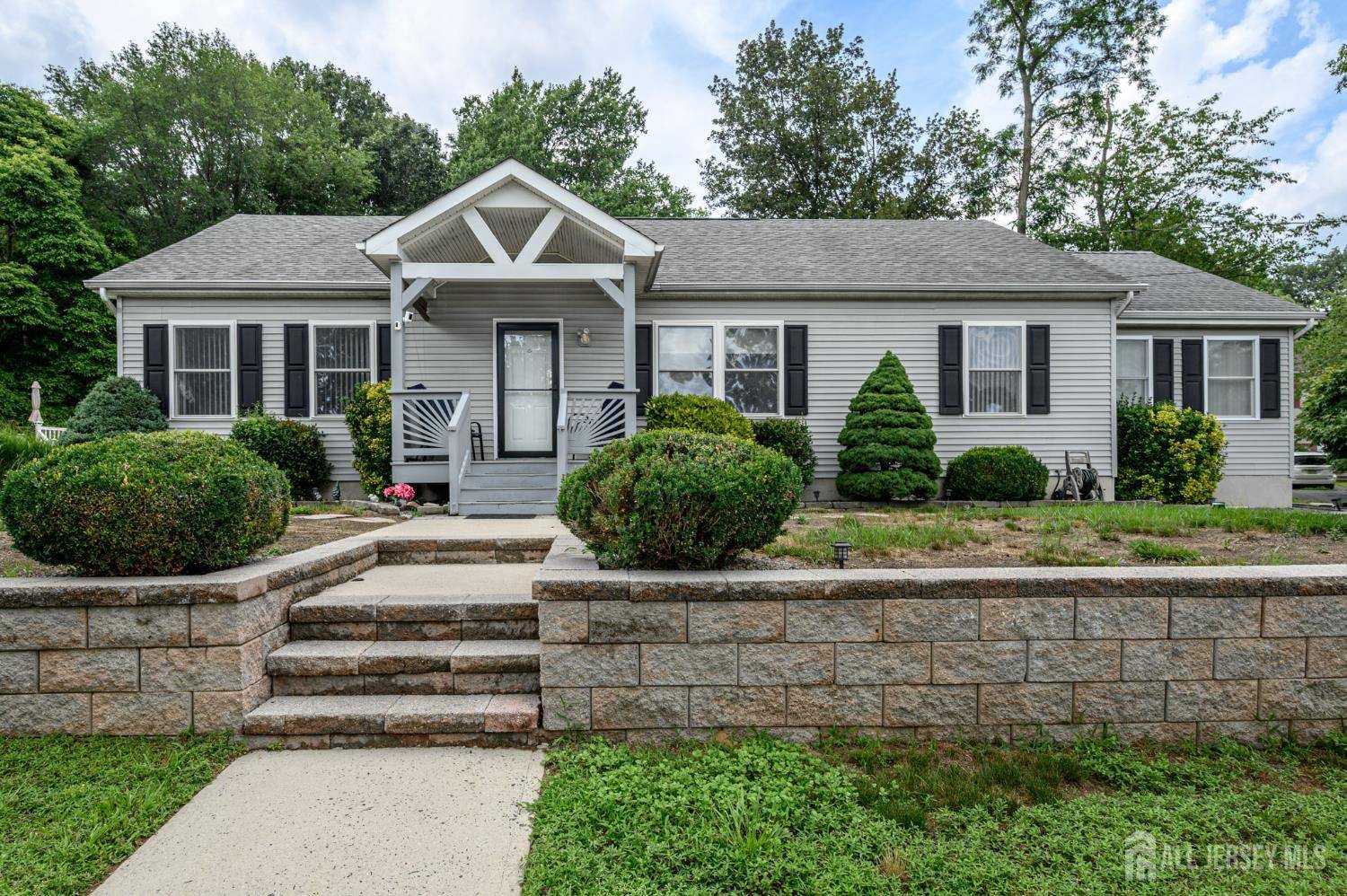 17 Duane ST, Jamesburg, NJ 08831