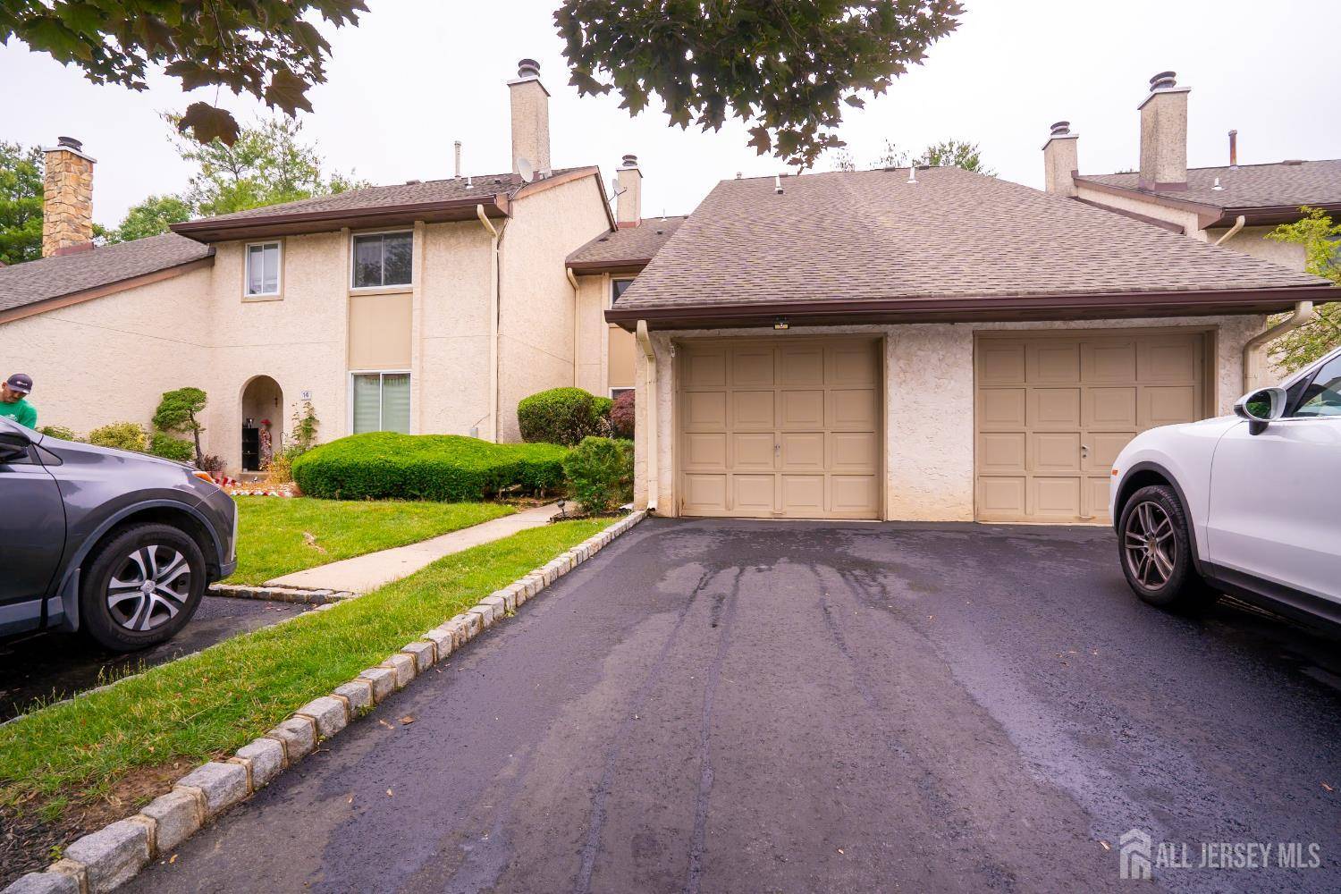 16 Thoreau DR, Plainsboro, NJ 08536