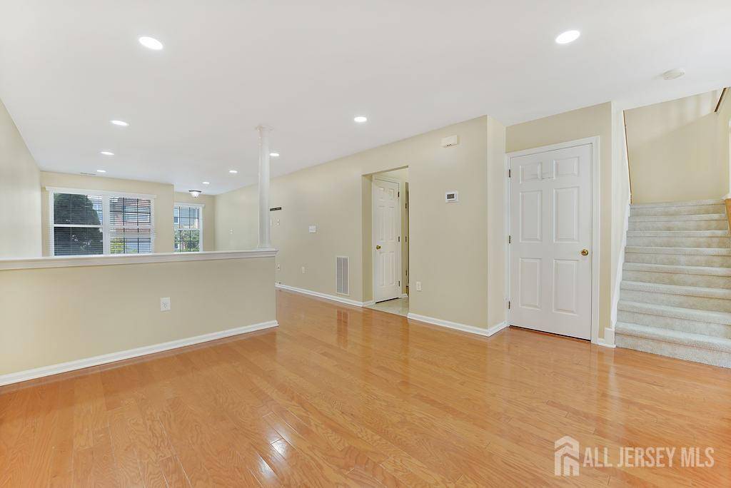 South Brunswick, NJ 08540,102 Berkshire DR
