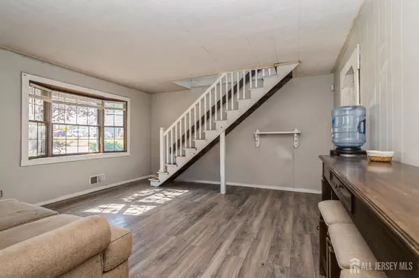 Edison, NJ 08817,23 Colfax RD