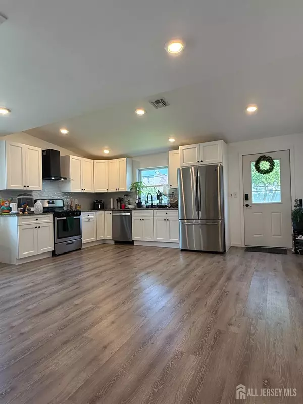 Sayreville, NJ 08879,296 Oak ST