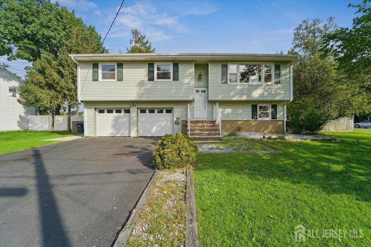 North Brunswick, NJ 08902,1899 Noah DR