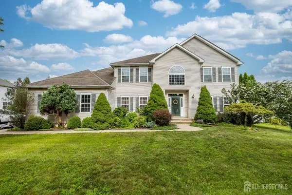 28 Imperial CT, Monroe, NJ 08831