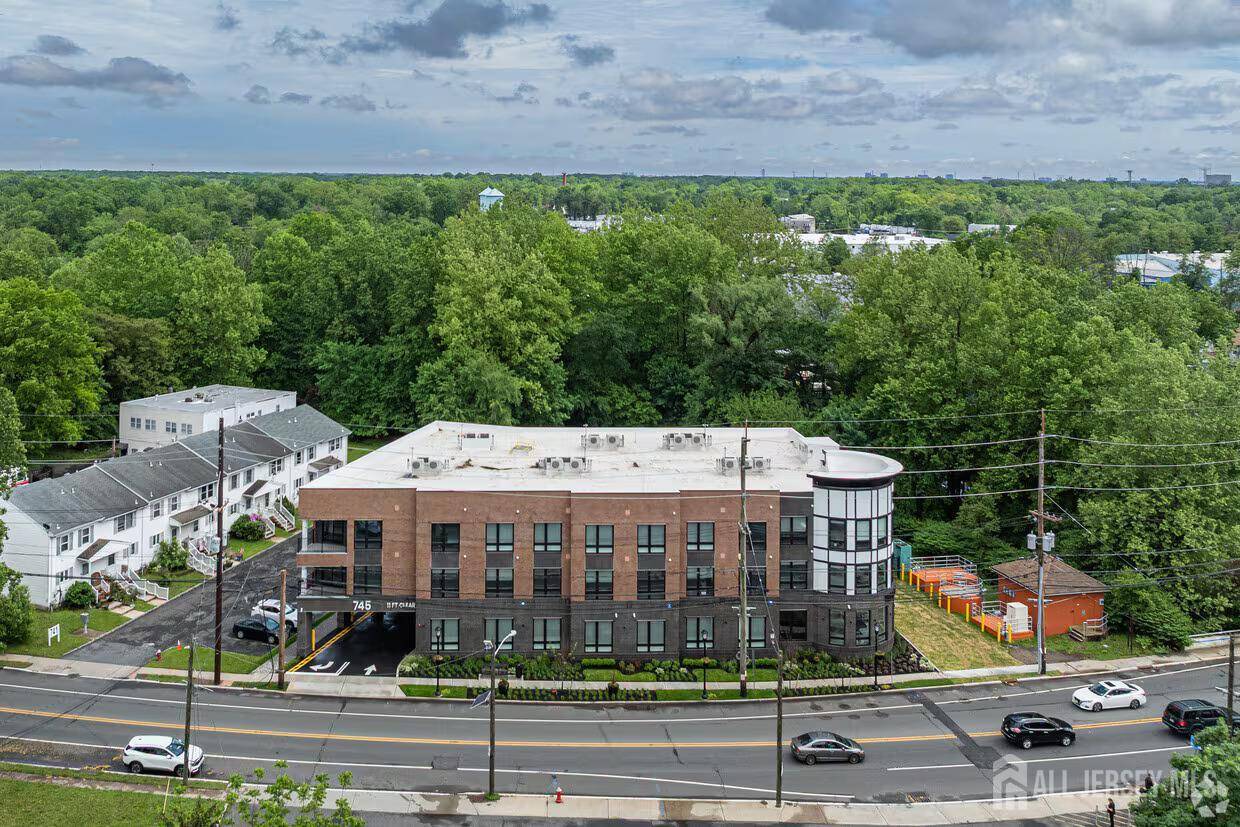 Dunellen, NJ 08812,745 Bound Brook RD #206