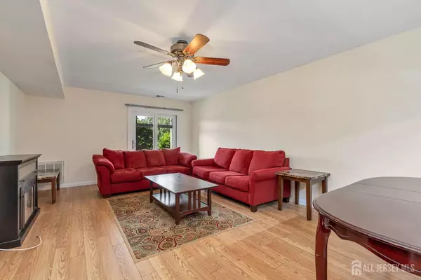 Iselin, NJ 08830,304 Woodbridge Commons Way WAY