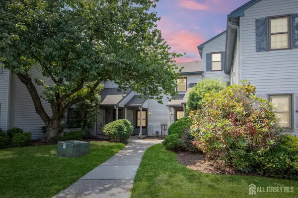 304 Woodbridge Commons Way WAY, Iselin, NJ 08830