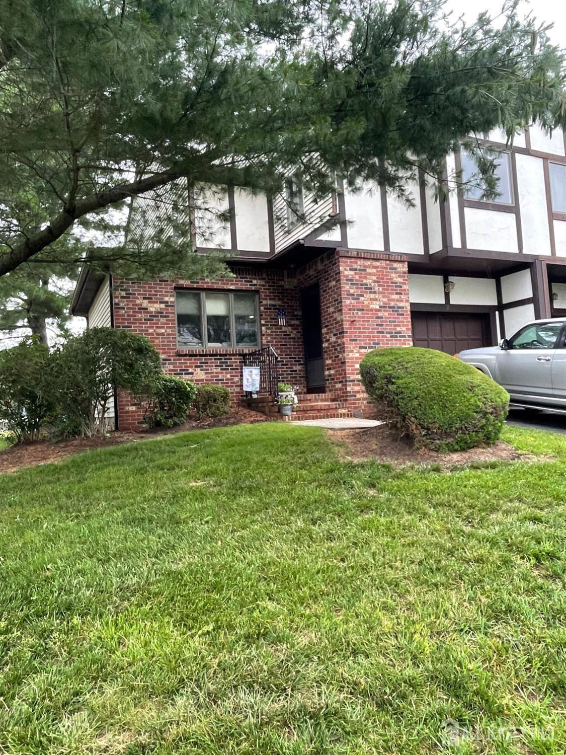 2 Leicester LN, Ewing, NJ 08628
