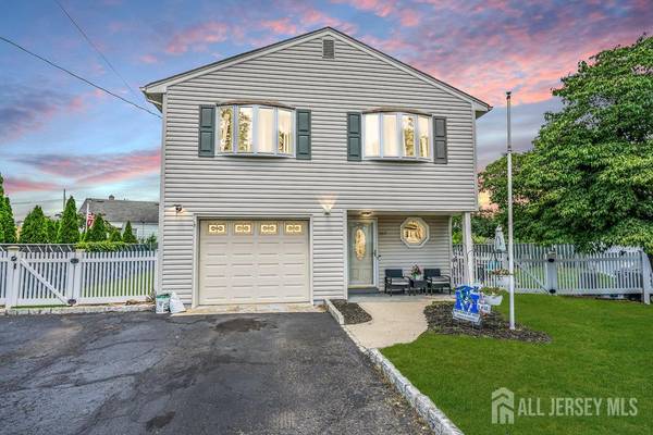557 Howard AVE, Middlesex, NJ 08846
