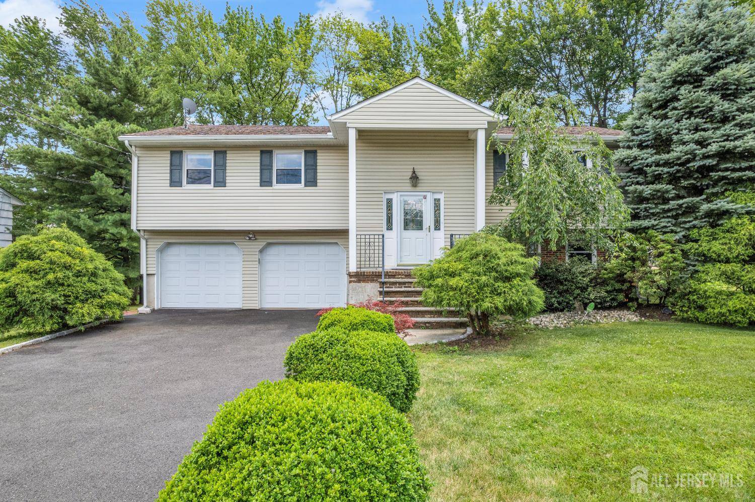 11 Eagle RD, Edison, NJ 08820
