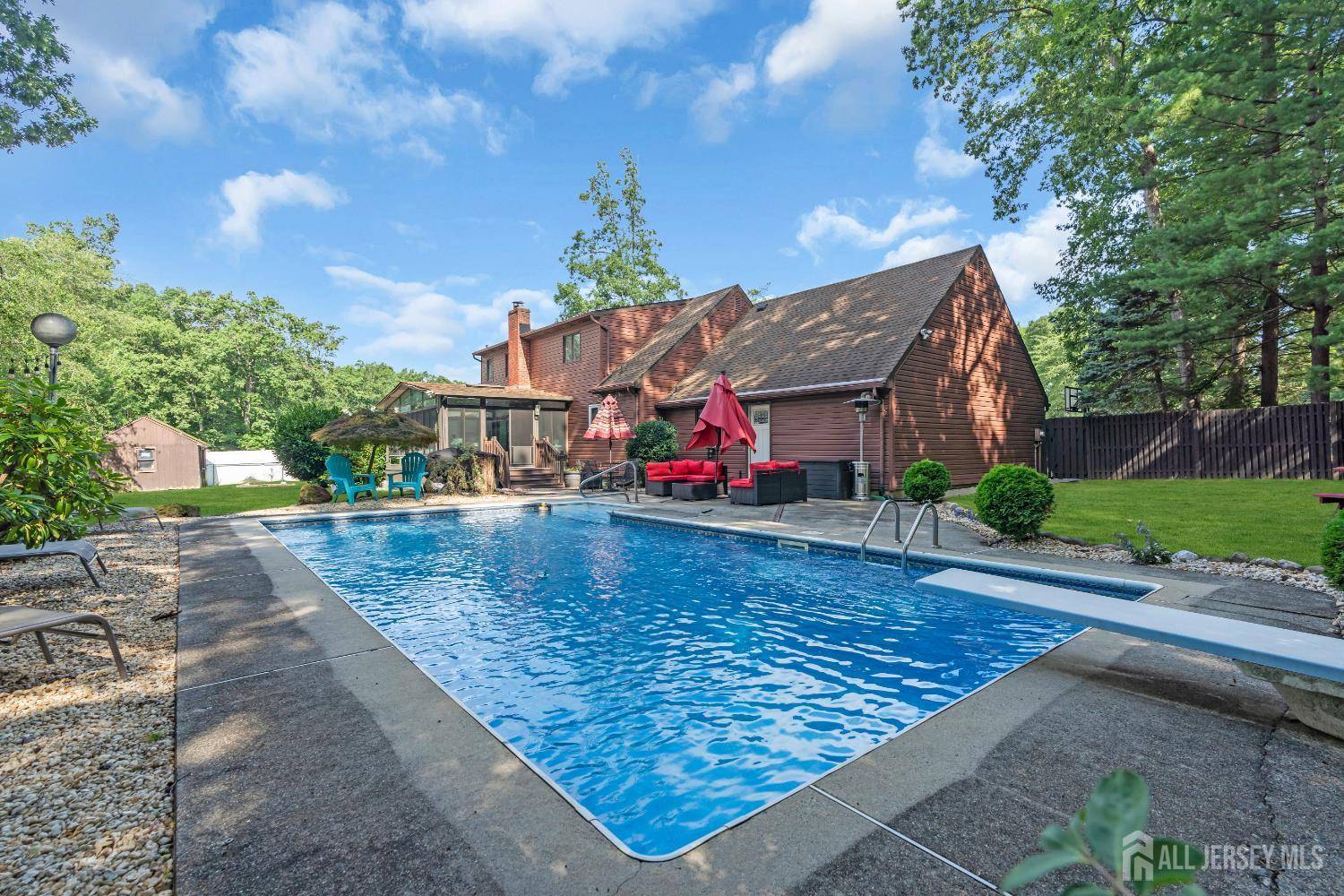 19 Ellen CIR, Old Bridge, NJ 08857