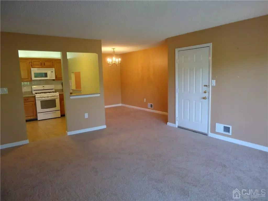 North Brunswick, NJ 08902,313 Wimbeldon CT