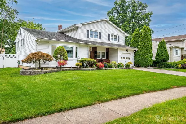 10 Rainbow DR, Colonia, NJ 07067