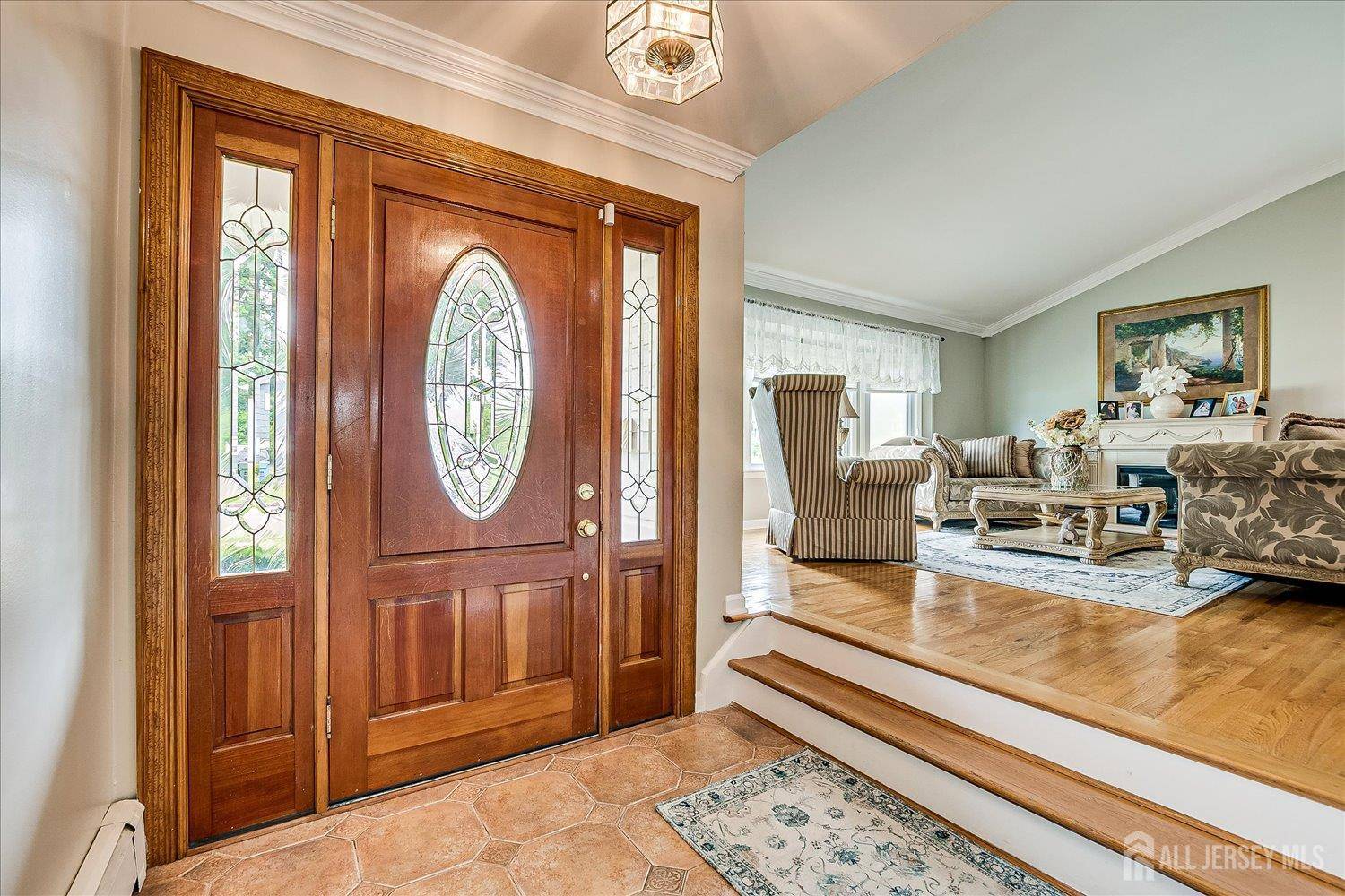 Colonia, NJ 07067,10 Rainbow DR