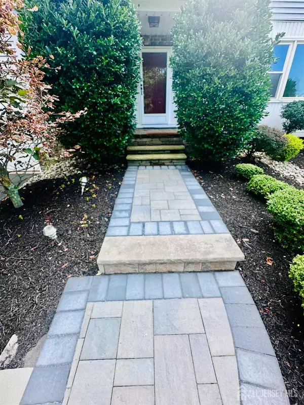 South Brunswick, NJ 08810,32 Wetherhill WAY