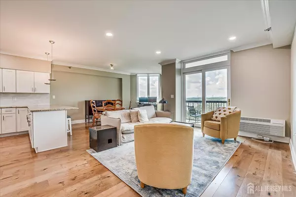Highland Park, NJ 08904,30 S Adelaide AVE #8L
