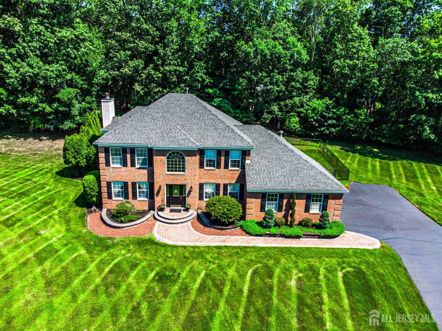 171 Windswept LN, Freehold, NJ 07728