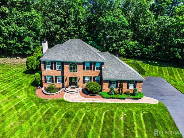 171 Windswept LN, Freehold, NJ 07728