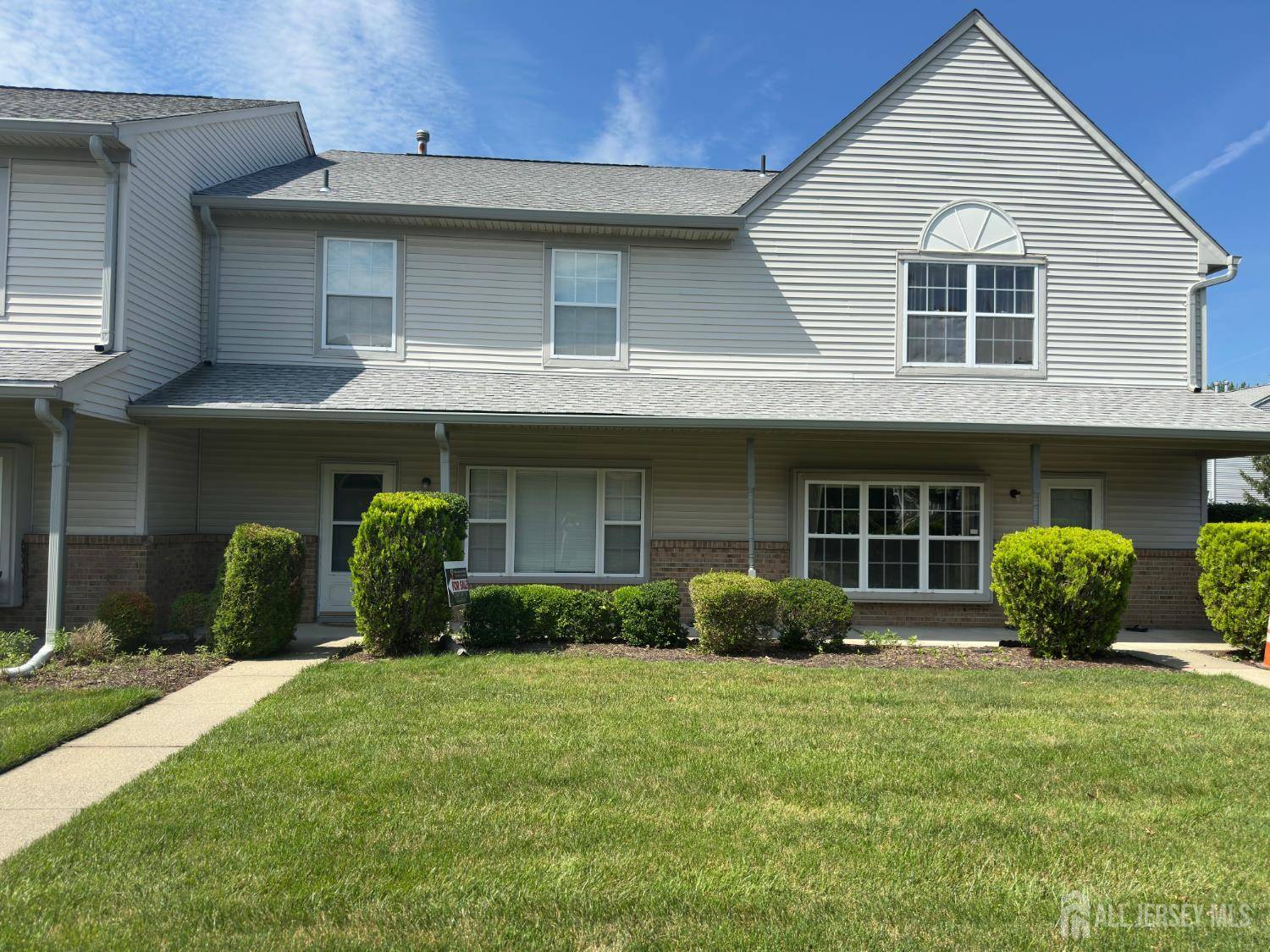 16 Sassafras CT, North Brunswick, NJ 08902