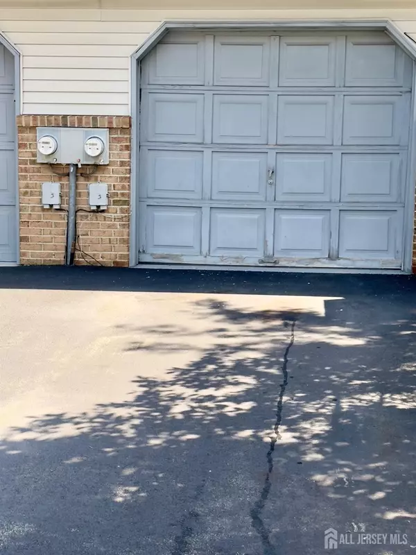 North Brunswick, NJ 08902,16 Sassafras CT