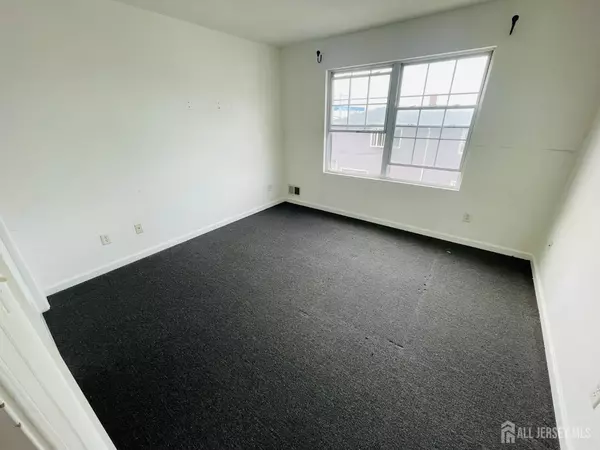 Perth Amboy, NJ 08861,12 Ellen AVE