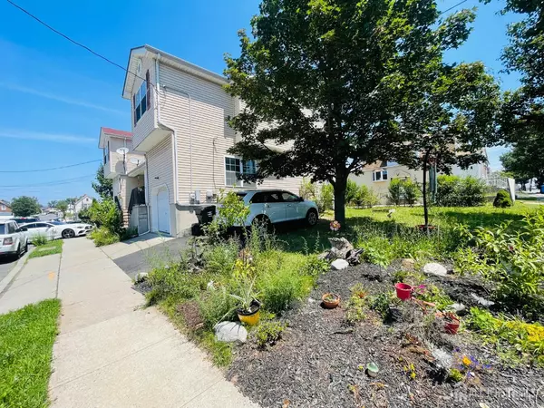 Perth Amboy, NJ 08861,12 Ellen AVE
