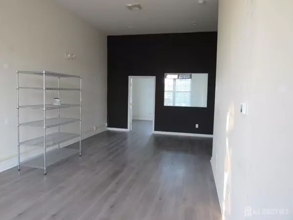 Monroe, NJ 08831,100 Lakeview AVE #D1