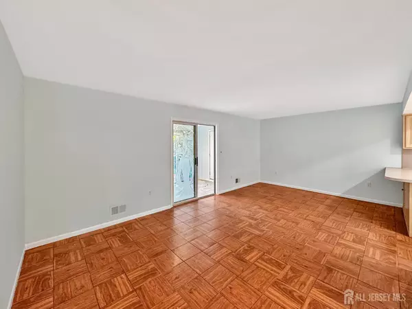 East Brunswick, NJ 08816,11 Crandall DR