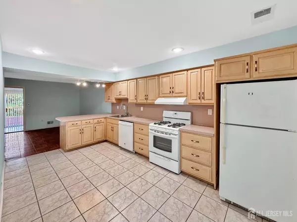 East Brunswick, NJ 08816,11 Crandall DR