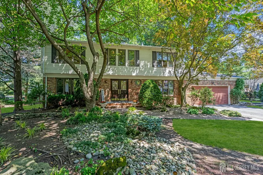 27 Darby RD, East Brunswick, NJ 08816
