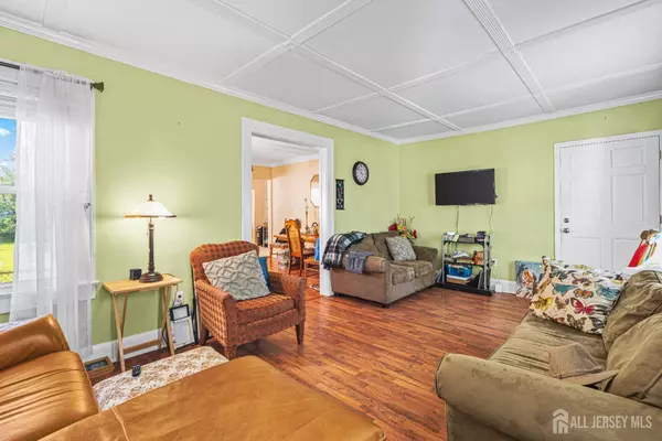 Dunellen, NJ 08812,305 Penfield PL