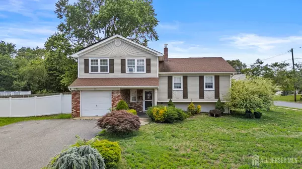 31 Brunswick DR, Howell, NJ 07731