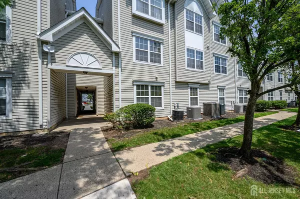 Edison, NJ 08820,23 Newburgh DR