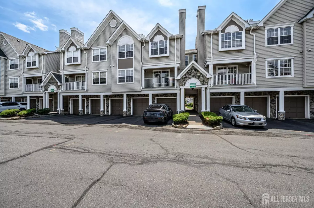 Edison, NJ 08820,23 Newburgh DR