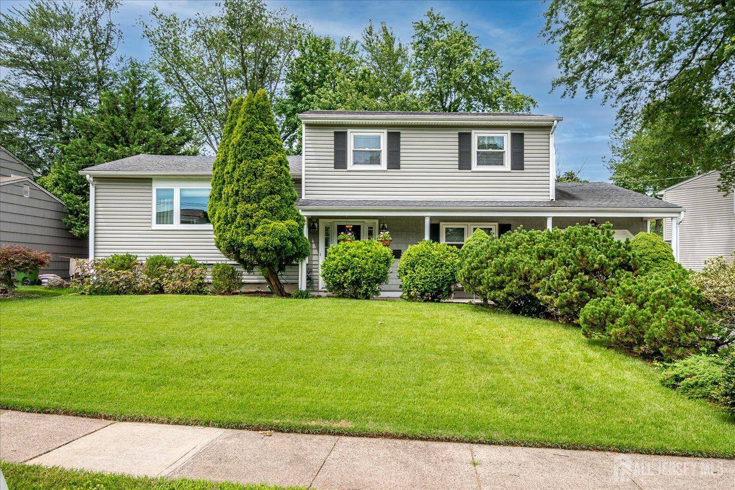 6 Zaydee DR, Edison, NJ 08837