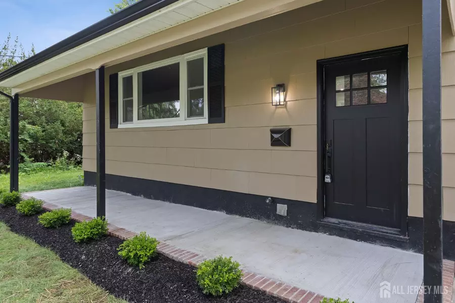 6 Ryan RD, Cranbury, NJ 08512