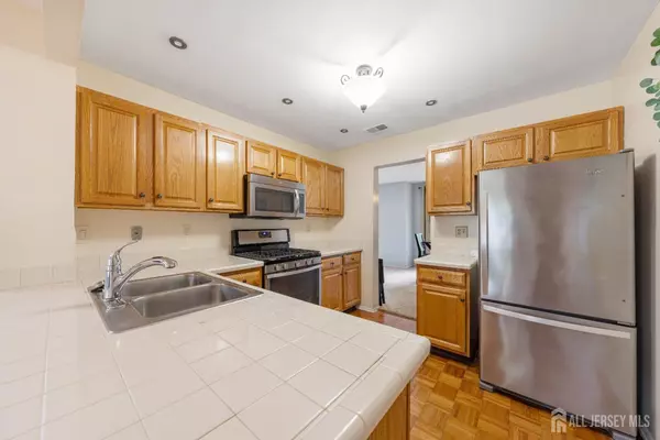 Sayreville, NJ 08872,9 Lamberson CT